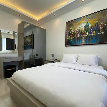 Appartement High Rise With Balcony *